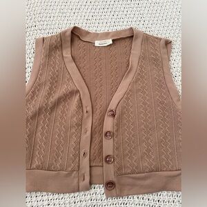 Knitted muted pink cropped vest